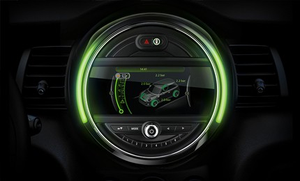 MINI Display zeigt den Reifendruck an.
